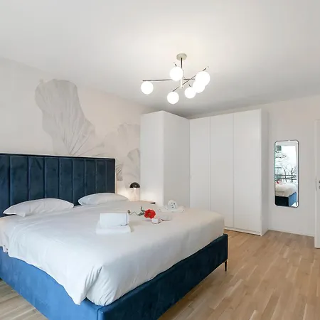 Novos Contrada لوغانو