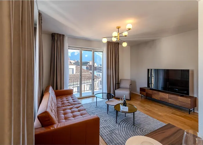 Novos Contrada لوغانو